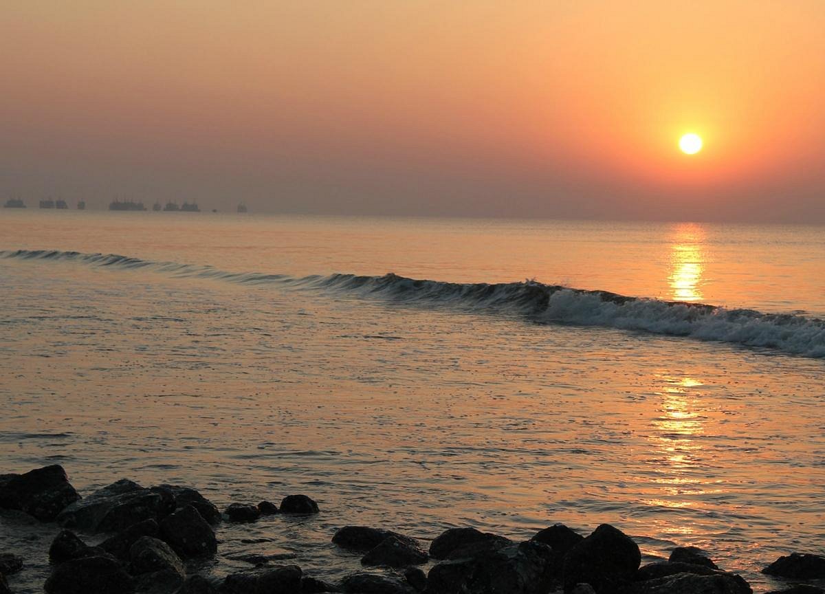 দিঘার সমুদ্রতীরে সূর্যাস্ত